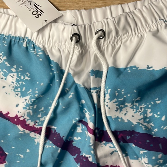 Patterned Beach Shorts - Picture 5 of 6